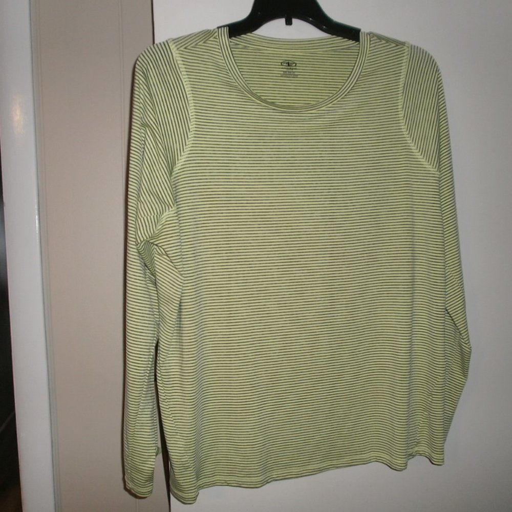 Woman's sports top Athletic 3X  lime green and grey